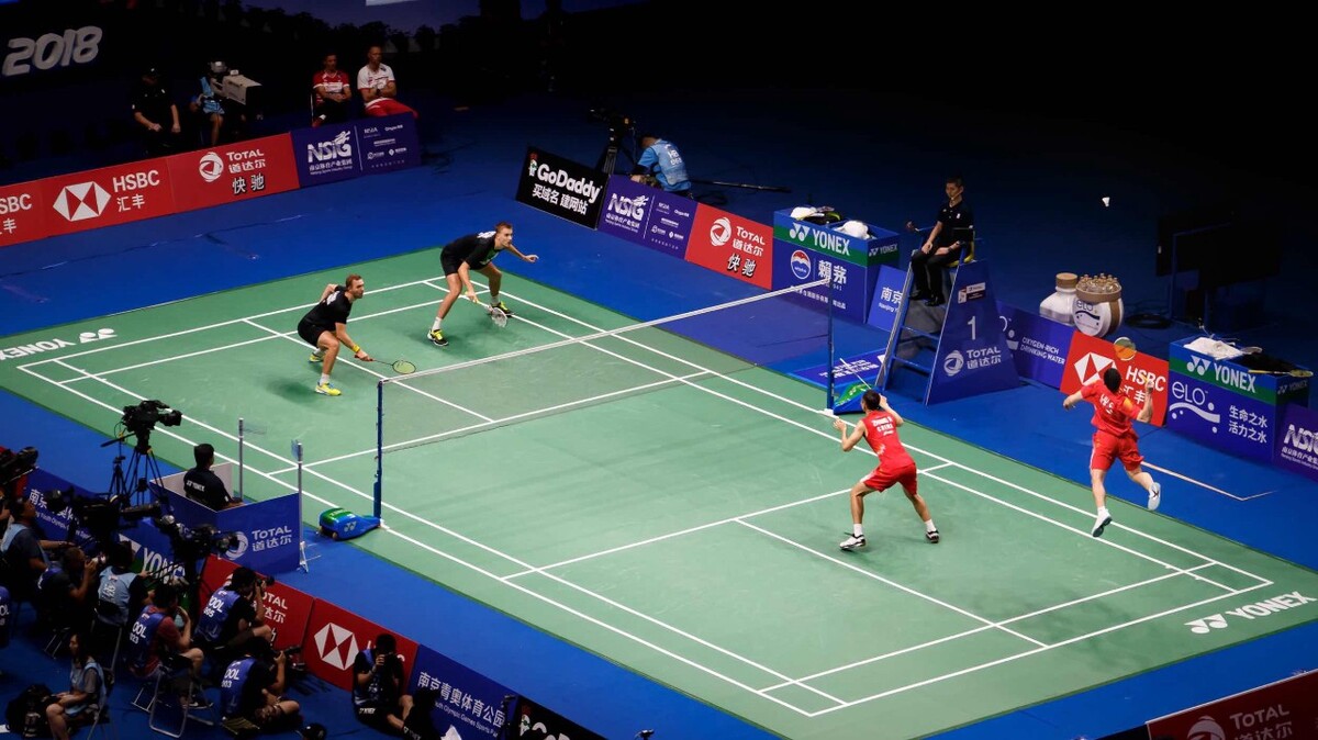 马卡：赫伊森的特点与布斯克茨相似，未来尝试踢中场或许是新发现