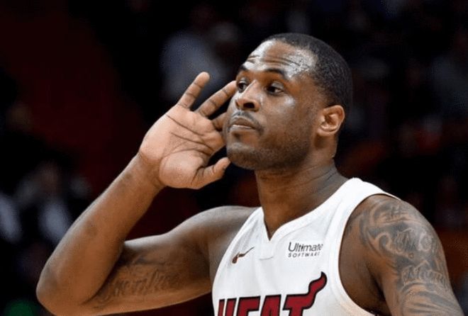 手突出空位 手突出空位